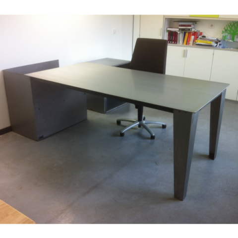 Bureau design acier ciré