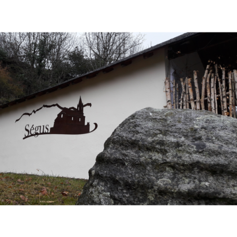 Décor métal découpé à fixer