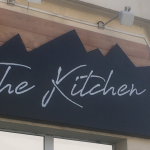 Enseigne métal et bois