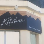 Enseigne métal et bois