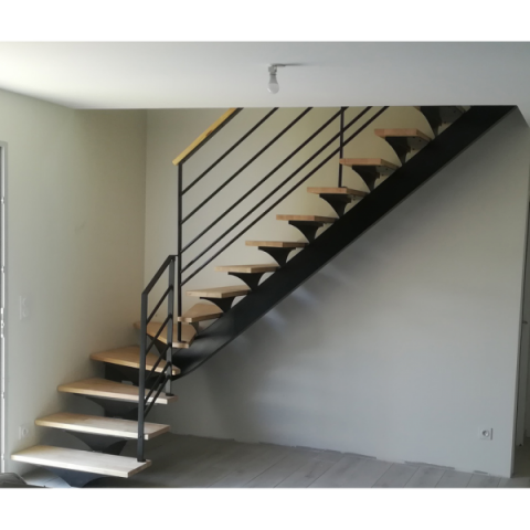 Escalier limon central métal et bois