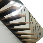 Escalier limon déporté métal et bois