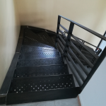 Escalier métal brut