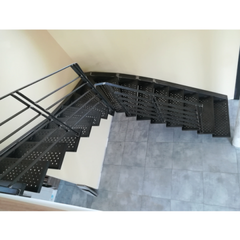 Escalier métal brut
