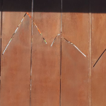 Portail acier rouillé découpé