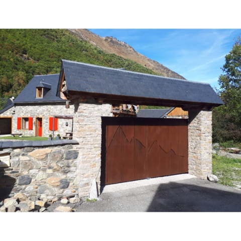 Portail acier rouillé découpé