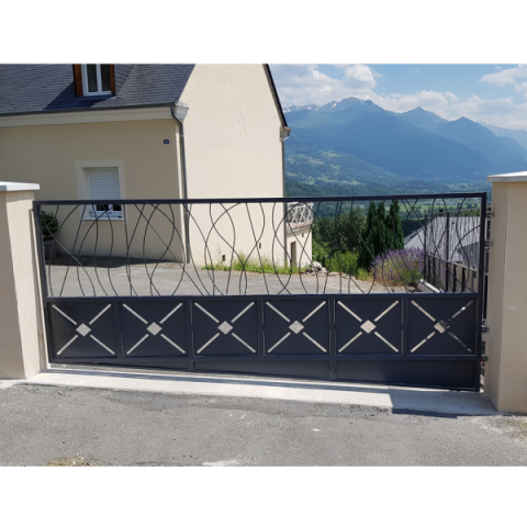 Portail métal aléatoire