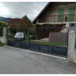 Portail métal brut croix occitane