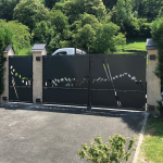 Portail métal découpé