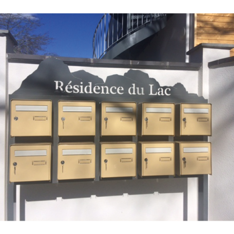 Support boîtes à lettres métal découpé