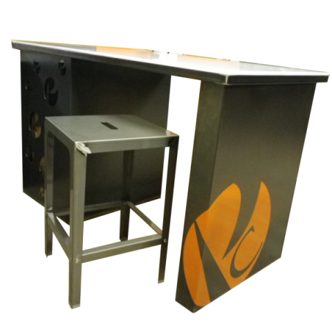 Table de découpe et tabouret haut